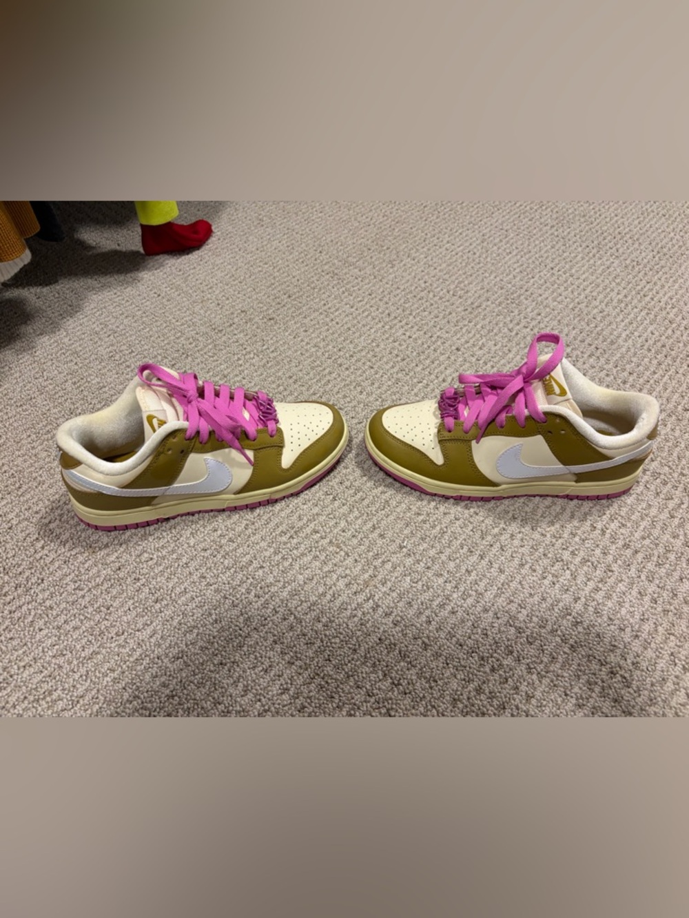 Nike Low-Top Sneakers in Olive, Cream & Pink